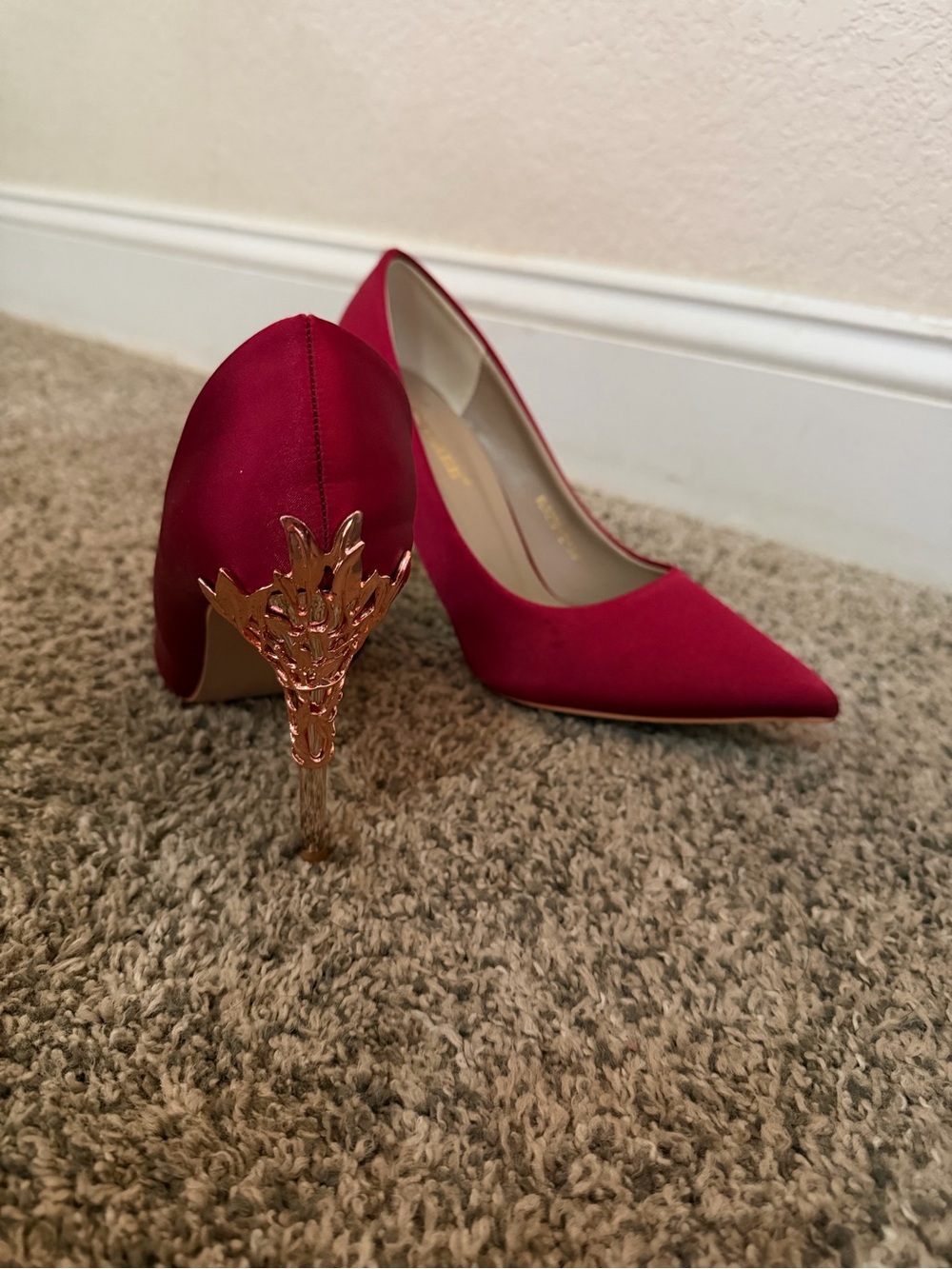 Women's Pointed Toe Pumps in Crimson with Gold Sculpted Heel